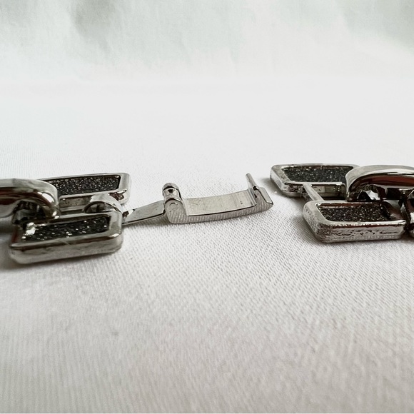 The Bay Statement Necklace - Picture 4 of 5